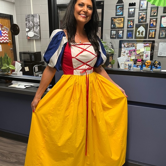 Meet your Posher, Stephanie - Picture 15 of 16